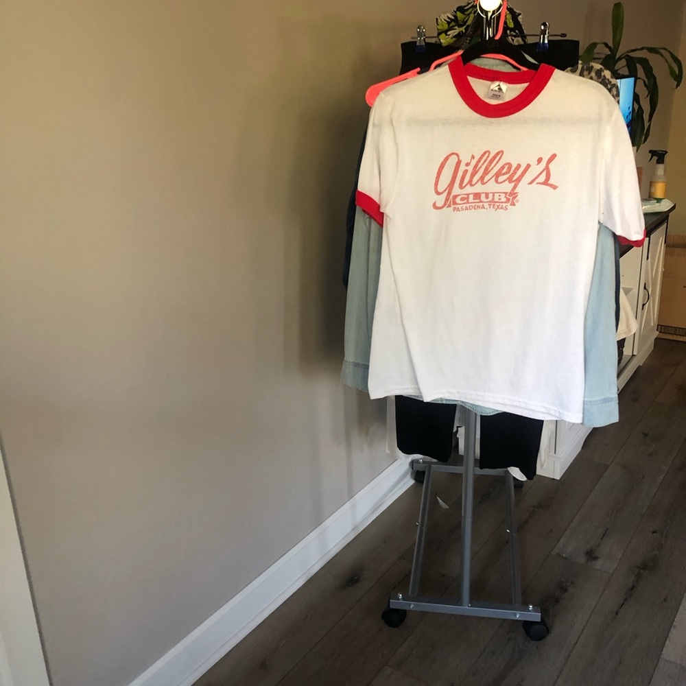 Retro Gilley’s Club tshirt size medium